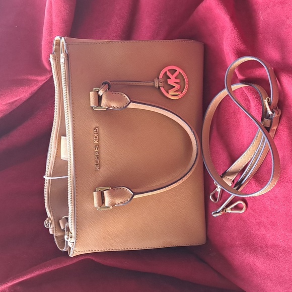 Michael Kors LightTan Crossbody/Satchel GREAT CONDITION - Picture 4 of 9